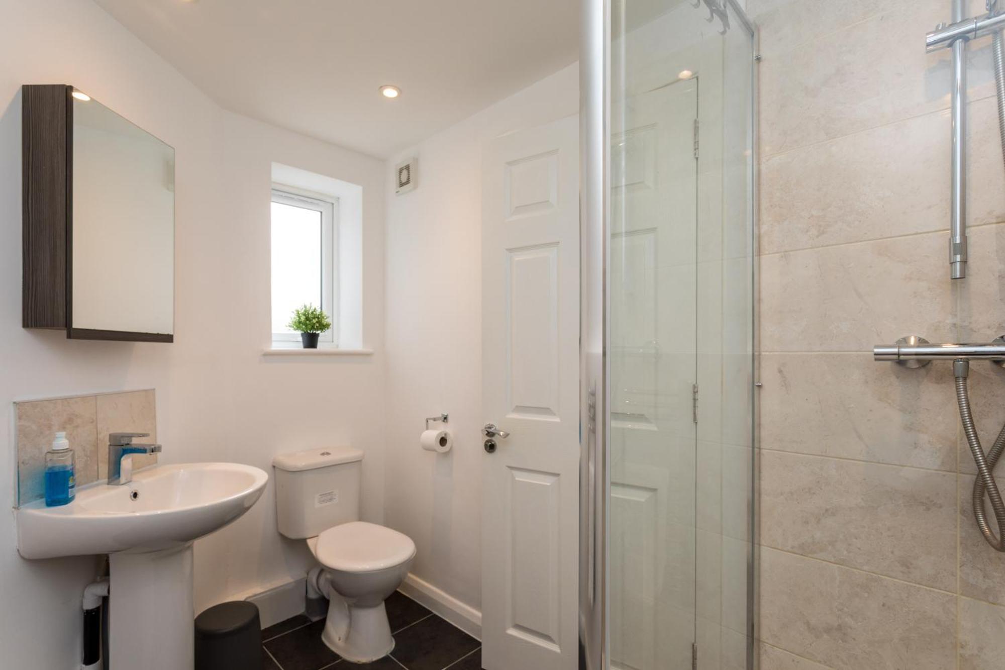 Flat 7- Spacious Studio Flat In The Heart Of Crawley المظهر الخارجي الصورة