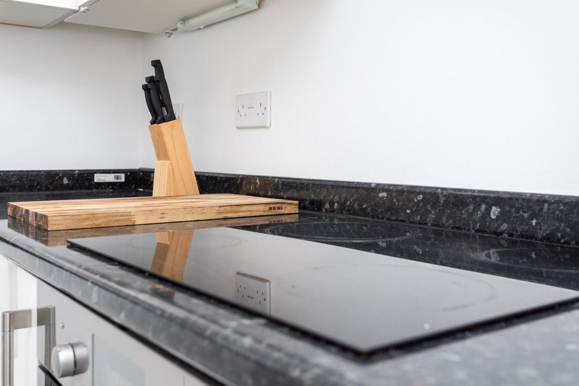 Flat 7- Spacious Studio Flat In The Heart Of Crawley المظهر الخارجي الصورة