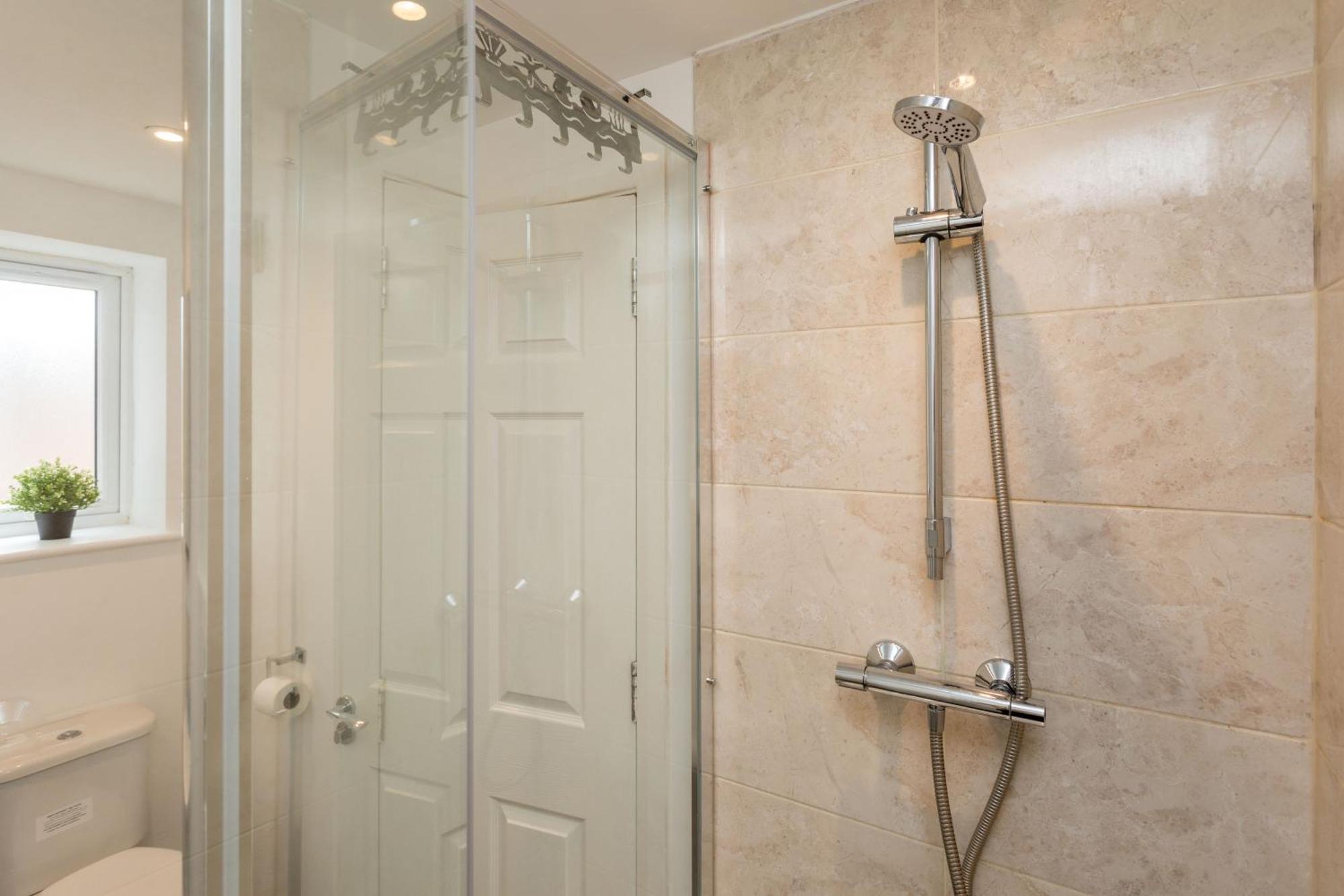 Flat 7- Spacious Studio Flat In The Heart Of Crawley المظهر الخارجي الصورة