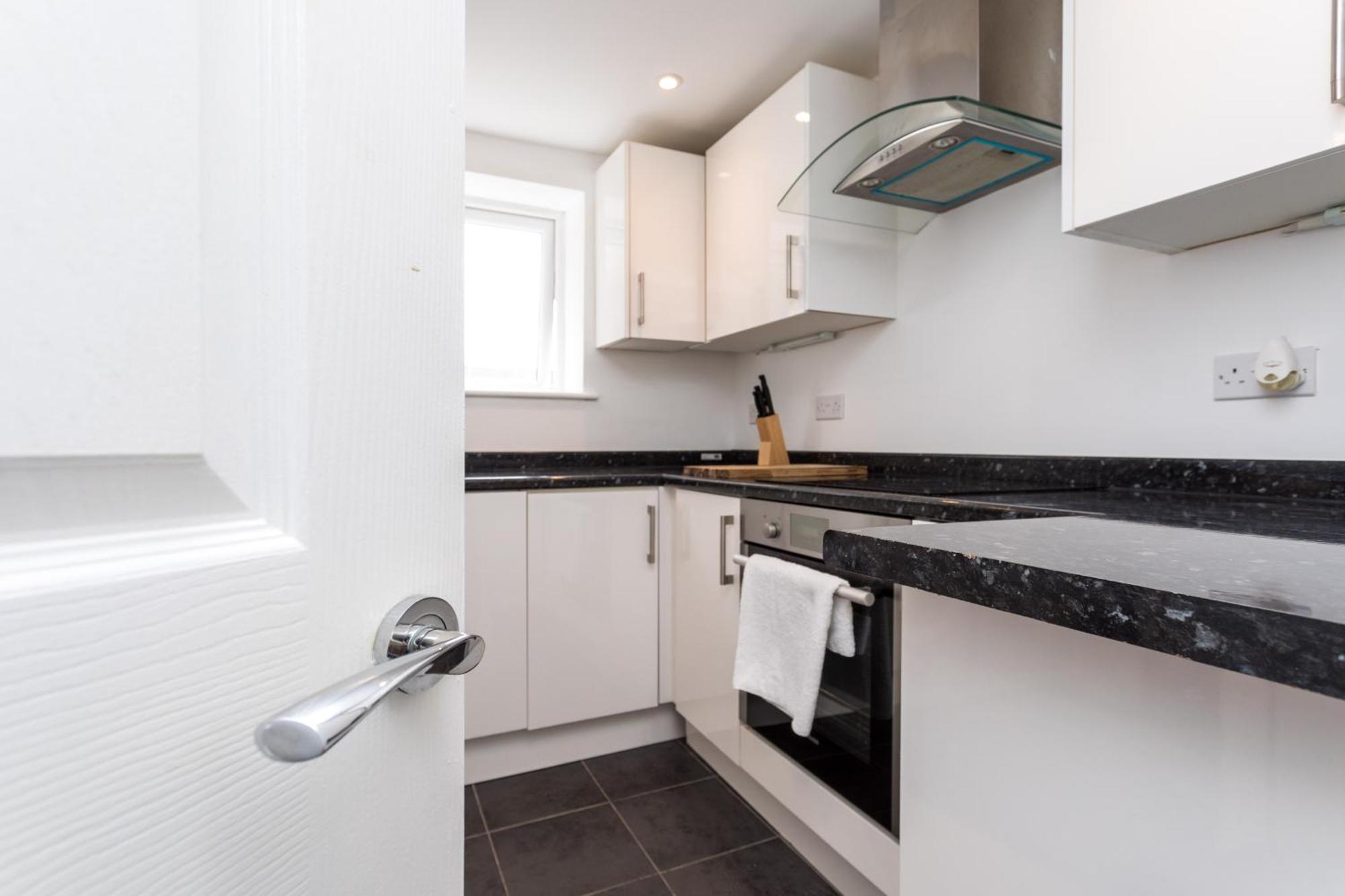 Flat 7- Spacious Studio Flat In The Heart Of Crawley المظهر الخارجي الصورة