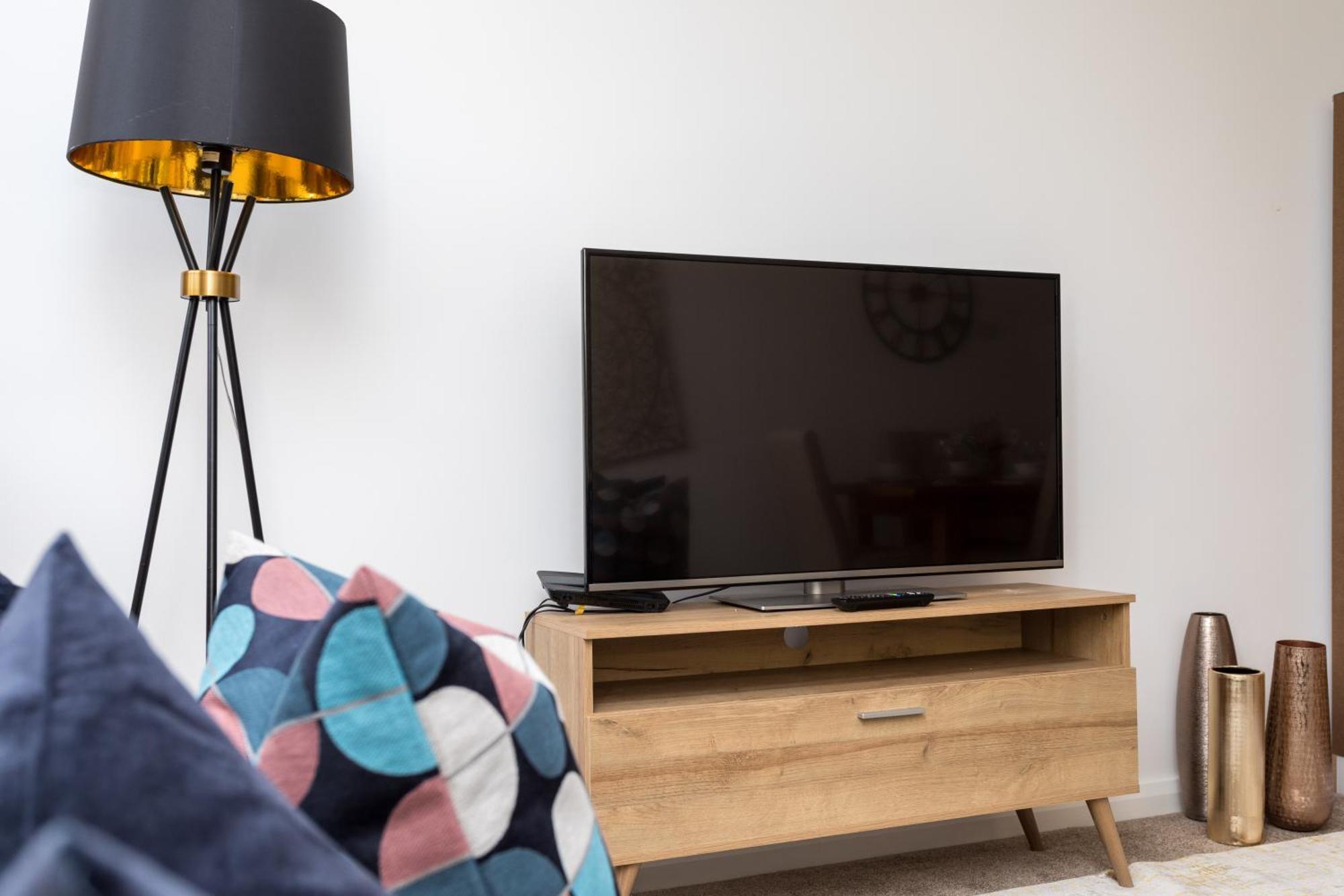 Flat 7- Spacious Studio Flat In The Heart Of Crawley المظهر الخارجي الصورة