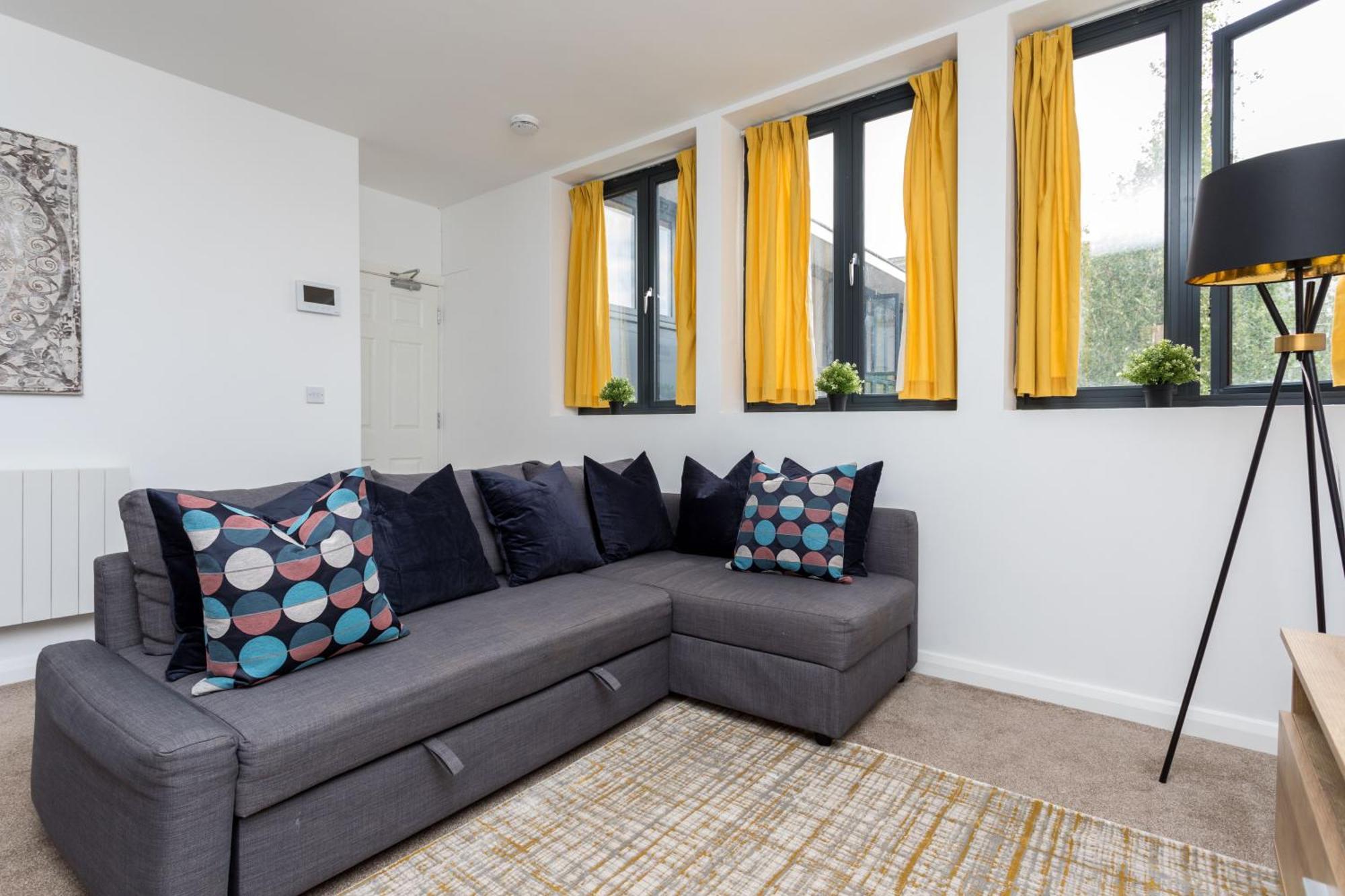 Flat 7- Spacious Studio Flat In The Heart Of Crawley المظهر الخارجي الصورة