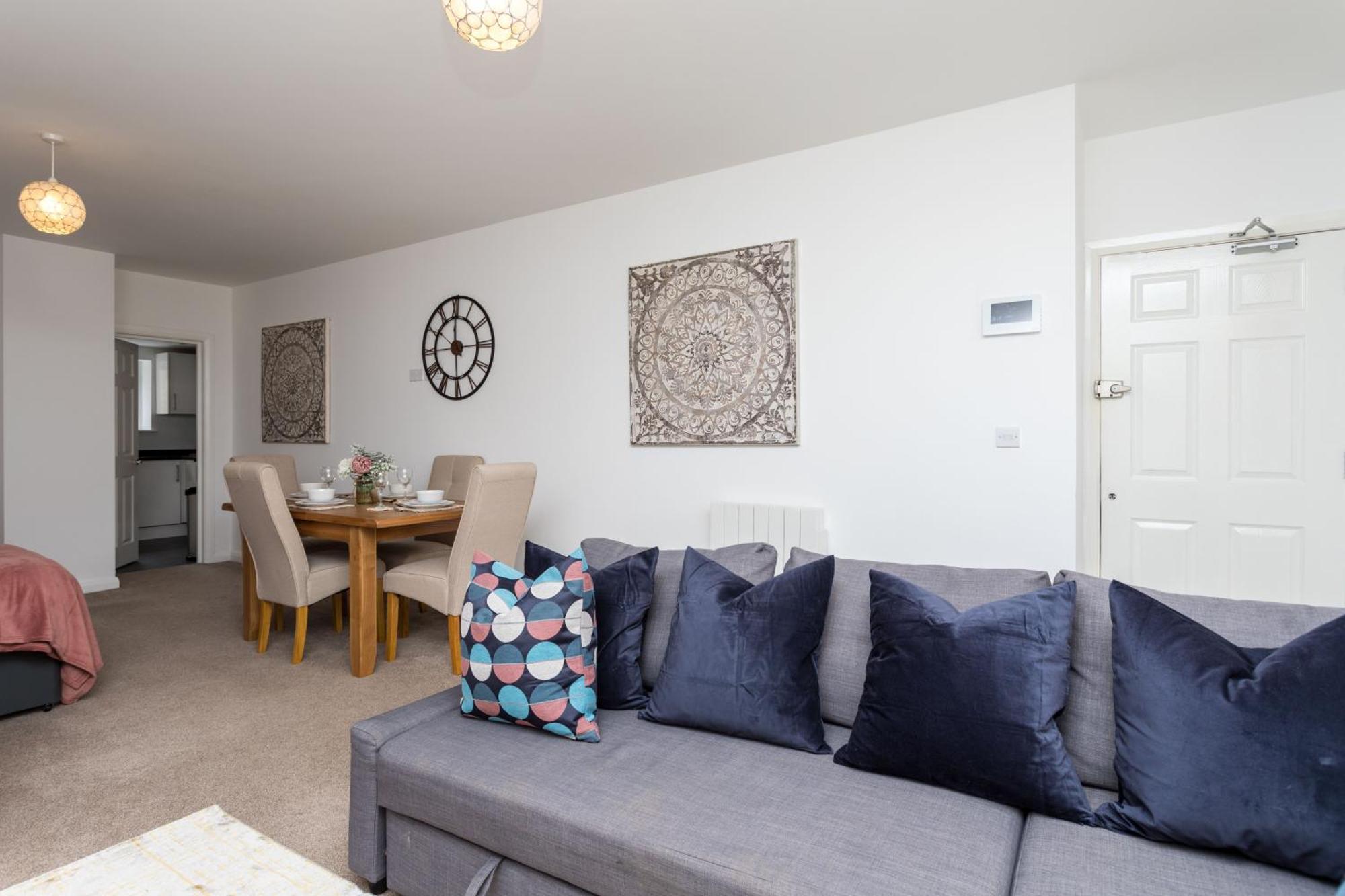 Flat 7- Spacious Studio Flat In The Heart Of Crawley المظهر الخارجي الصورة