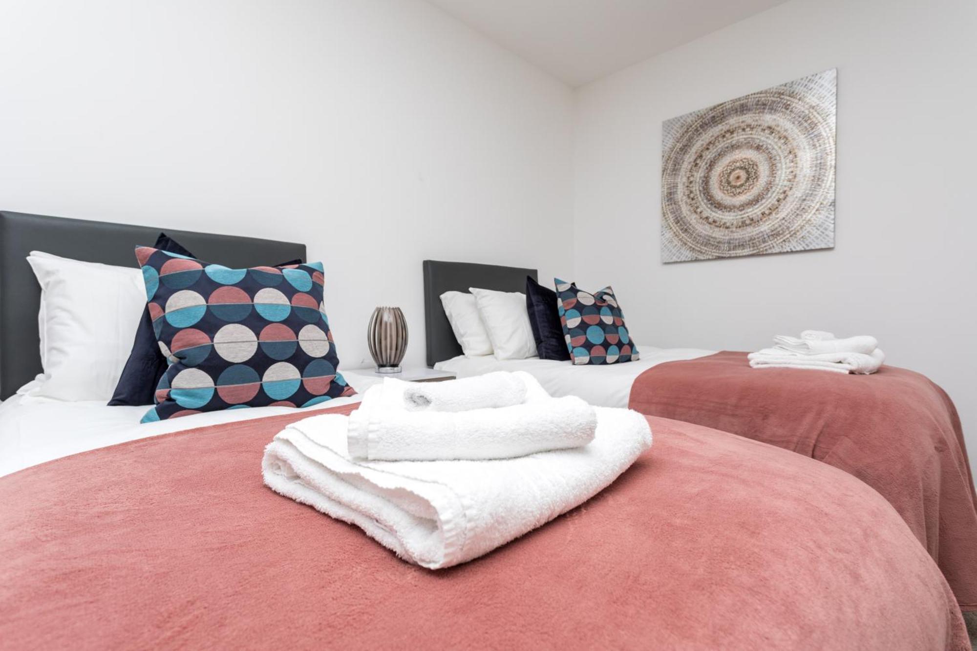 Flat 7- Spacious Studio Flat In The Heart Of Crawley المظهر الخارجي الصورة